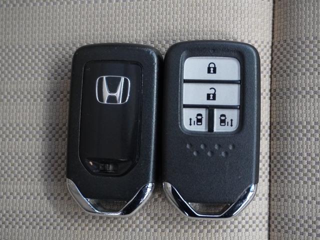 フリード Ｇ・ホンダセンシング　１年保証ナビＤレコＲカメＥＴＣ両電扉ＢＴ地デジ　アダプティブクルーズコントロール　Ｂｌｕｅｔｏｏｔｈ　ＬＥＤヘッドライト　７人乗り３列シート　オートライト　横滑り防止装置　スペアキー有り（17枚目）