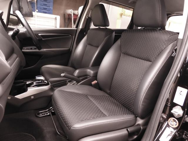 フィットハイブリッド Ｌパッケージ　７インチナビ（純正用品　ＶＸＭ－１４５Ｃ）　バックカメラ　ＥＴＣ　クルーズコントロール　ＬＥＤオートライト　サイドエアバック　衝突被害軽減ブレーキ　盗難防止装置　　オートエアコン（8枚目）
