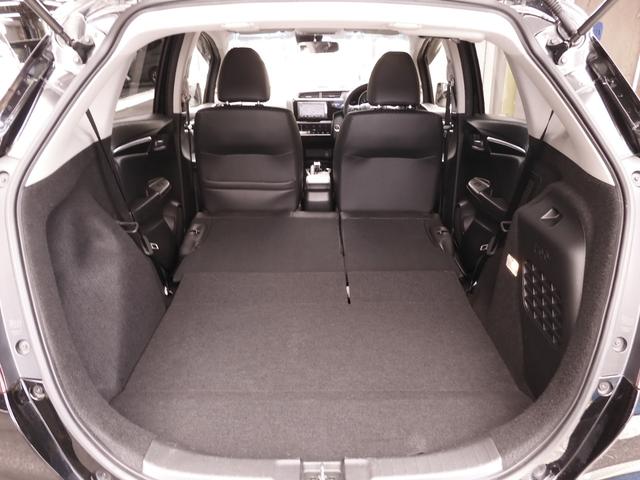 フィットハイブリッド Ｌパッケージ　７インチナビ（純正用品　ＶＸＭ－１４５Ｃ）　バックカメラ　ＥＴＣ　クルーズコントロール　ＬＥＤオートライト　サイドエアバック　衝突被害軽減ブレーキ　盗難防止装置　　オートエアコン（11枚目）