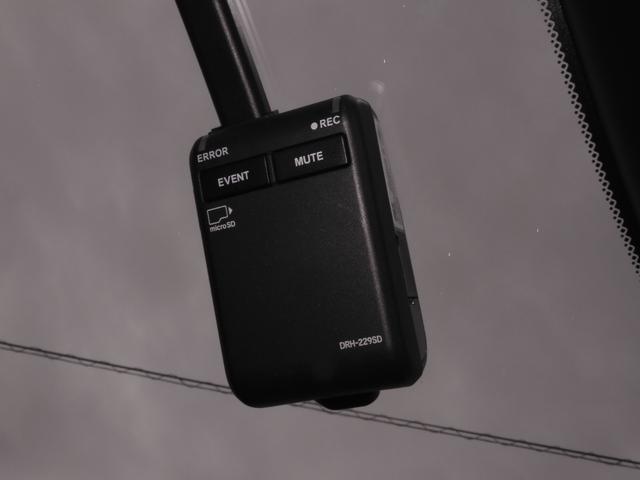 フィット ｅ：ＨＥＶリュクス　ワンオーナー　９インチナビ　全周囲カメラ　ドラレコ　ＥＴＣ２．０　アダプティブクルーズコントロール　シートヒーター　Ｂｌｕｅｔｏｏｔｈ　ＵＳＢ入力端子　ＬＥＤヘッドライト　衝突被害軽減ブレーキ　禁煙車（6枚目）