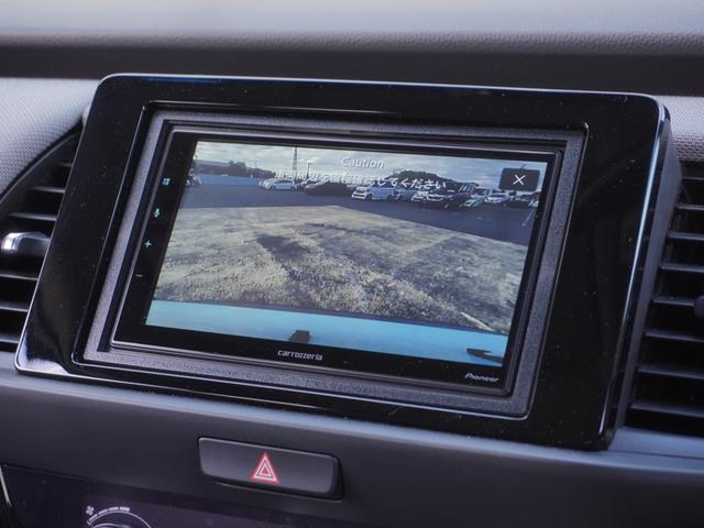 フィット ｅ：ＨＥＶクロスター　４ＷＤ　ワンオーナー車　社外ディスプレイオーディオ　ドラレコ　ＥＴＣ　障害物センサー　Ｂｌｕｅｔｏｏｔｈ　ＬＥＤオートライト　サイドエアバック　衝突被害軽減ブレーキ　純正アルミホイール（4枚目）