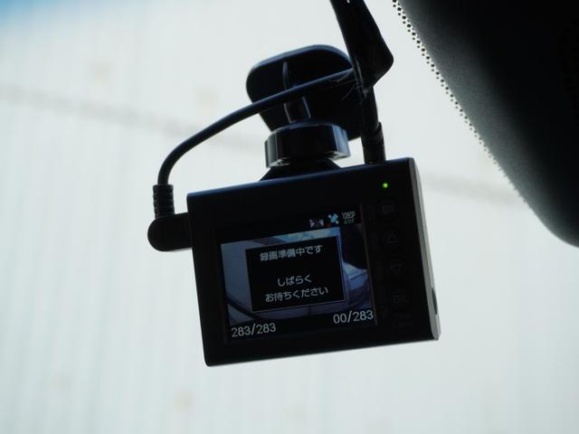 フィット ｅ：ＨＥＶクロスター　４ＷＤ　ワンオーナー車　社外ディスプレイオーディオ　ドラレコ　ＥＴＣ　障害物センサー　Ｂｌｕｅｔｏｏｔｈ　ＬＥＤオートライト　サイドエアバック　衝突被害軽減ブレーキ　純正アルミホイール（5枚目）