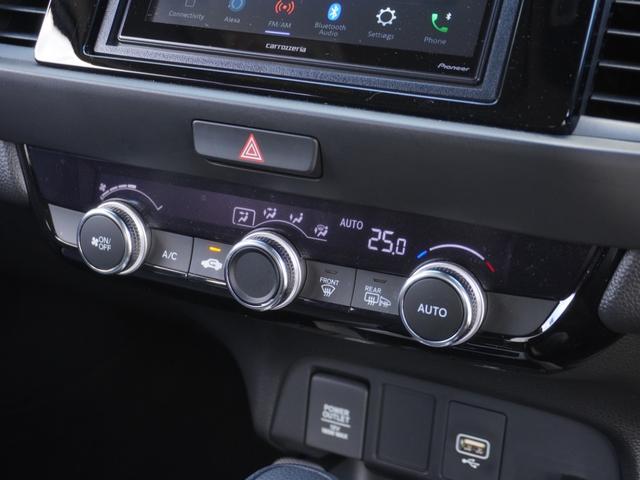 フィット ｅ：ＨＥＶクロスター　４ＷＤ　ワンオーナー車　社外ディスプレイオーディオ　ドラレコ　ＥＴＣ　障害物センサー　Ｂｌｕｅｔｏｏｔｈ　ＬＥＤオートライト　サイドエアバック　衝突被害軽減ブレーキ　純正アルミホイール（17枚目）