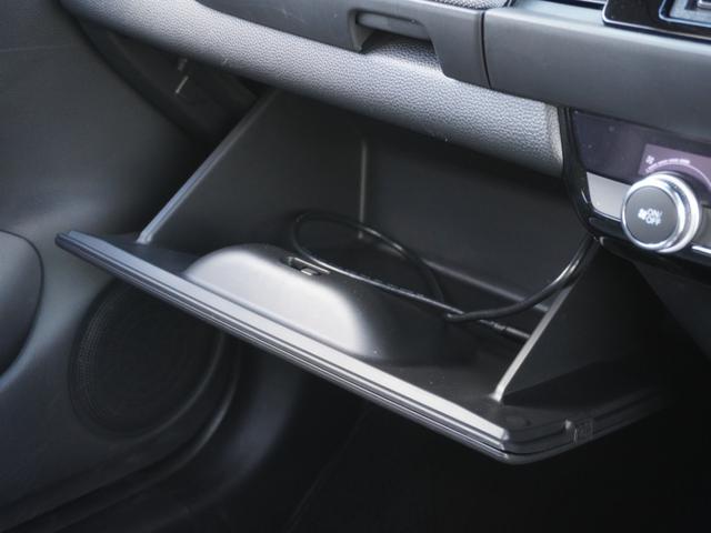 フィット ｅ：ＨＥＶクロスター　４ＷＤ　ワンオーナー車　社外ディスプレイオーディオ　ドラレコ　ＥＴＣ　障害物センサー　Ｂｌｕｅｔｏｏｔｈ　ＬＥＤオートライト　サイドエアバック　衝突被害軽減ブレーキ　純正アルミホイール（37枚目）