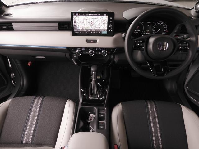 ヴェゼル ｅ：ＨＥＶＺ・ＰＬａＹパッケージ　当社デモカー　９インチナビ　全周囲カメラ　ドラレコ　ＥＴＣ２．０　アダプティブクルーズコントロール　シートヒーター　Ｂｌｕｅｔｏｏｔｈ　ＵＳＢ入力端子　ＬＥＤヘッドライト　衝突被害軽減ブレーキ　禁煙車（8枚目）