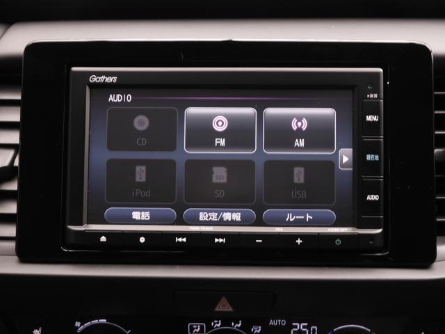 フィット ｅ：ＨＥＶホーム２０周年特別仕様車カーサ　７インチナビ　バックカメラ　ＥＴＣ　アダプティブクルーズコントロール　シートヒーター　Ｂｌｕｅｔｏｏｔｈ　ＵＳＢ入力端子　ＬＥＤヘッドライト　衝突被害軽減ブレーキ　純正アルミホイール　禁煙車（5枚目）