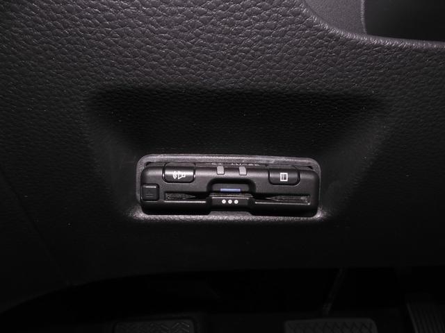 フィット ｅ：ＨＥＶホーム２０周年特別仕様車カーサ　７インチナビ　バックカメラ　ＥＴＣ　アダプティブクルーズコントロール　シートヒーター　Ｂｌｕｅｔｏｏｔｈ　ＵＳＢ入力端子　ＬＥＤヘッドライト　衝突被害軽減ブレーキ　純正アルミホイール　禁煙車（6枚目）