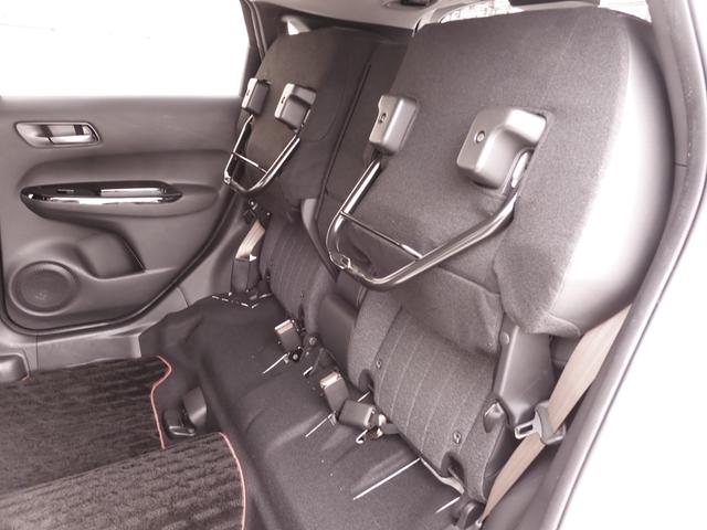 フィット ｅ：ＨＥＶホーム２０周年特別仕様車カーサ　７インチナビ　バックカメラ　ＥＴＣ　アダプティブクルーズコントロール　シートヒーター　Ｂｌｕｅｔｏｏｔｈ　ＵＳＢ入力端子　ＬＥＤヘッドライト　衝突被害軽減ブレーキ　純正アルミホイール　禁煙車（11枚目）