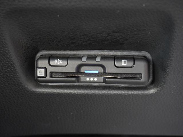 フィット ｅ：ＨＥＶホーム２０周年特別仕様車カーサ　ワンオーナー　７インチナビ　バックカメラ　ＥＴＣ　アダプティブクルーズコントロール　シートヒーター　Ｂｌｕｅｔｏｏｔｈ　ＵＳＢ入力端子　ＬＥＤヘッドライト　衝突被害軽減ブレーキ　純正アルミホイール（5枚目）