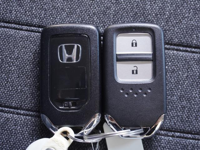 フィット ｅ：ＨＥＶホーム２０周年特別仕様車カーサ　ワンオーナー　７インチナビ　バックカメラ　ＥＴＣ　アダプティブクルーズコントロール　シートヒーター　Ｂｌｕｅｔｏｏｔｈ　ＵＳＢ入力端子　ＬＥＤヘッドライト　衝突被害軽減ブレーキ　純正アルミホイール（36枚目）