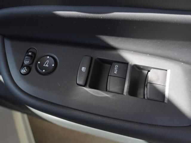 フィット ｅ：ＨＥＶホーム２０周年特別仕様車カーサ　ワンオーナー　７インチナビ　バックカメラ　ＥＴＣ　アダプティブクルーズコントロール　シートヒーター　Ｂｌｕｅｔｏｏｔｈ　ＵＳＢ入力端子　ＬＥＤヘッドライト　衝突被害軽減ブレーキ　純正アルミホイール（40枚目）