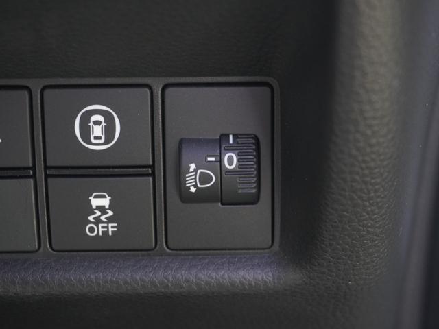 フィット ｅ：ＨＥＶホーム２０周年特別仕様車カーサ　ワンオーナー　７インチナビ　バックカメラ　ＥＴＣ　アダプティブクルーズコントロール　シートヒーター　Ｂｌｕｅｔｏｏｔｈ　ＵＳＢ入力端子　ＬＥＤヘッドライト　衝突被害軽減ブレーキ　純正アルミホイール（41枚目）
