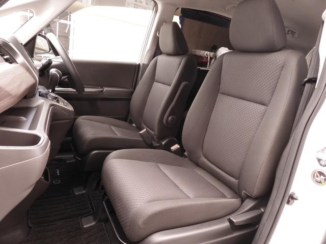フリード Ｇ・ホンダセンシング　ワンオーナー車　７インチナビ（純正用品ＶＸＭ－２１４ＶＦｉ）バックカメラ　ドラレコ　ＥＴＣ　両側電動スライドドア　シートヒーター　Ｂｌｕｅｔｏｏｔｈ　ＬＥＤオートライト　衝突被害軽減ブレーキ（9枚目）