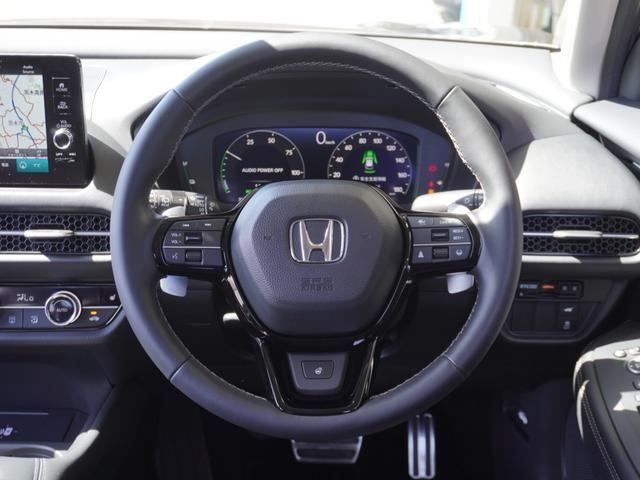 ＺＲ－Ｖ ｅ：ＨＥＶＺ　ワンオーナー　９インチＨｏｎｄａＣＯＮＮＥＣＴディスプレー　全周囲カメラ　ＥＴＣ２．０　渋滞追従クルーズ　ハンドルヒーター　Ｂｌｕｅｔｏｏｔｈ　シートヒーター　デイライト　禁煙車　いまコレ＋（13枚目）