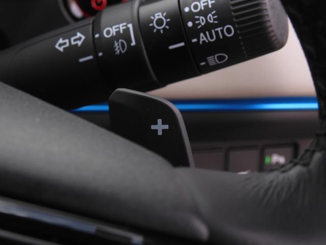 ヴェゼル ｅ：ＨＥＶＺ・ＰＬａＹパッケージ　デモカー　９インチナビ　全周囲カメラ　ＥＴＣ２．０　ドラレコ　渋滞追従クルーズ　前席シートヒーター　Ｂｌｕｅｔｏｏｔｈ　障害物センサー　デイライト　ガラスルーフ　ＢＳＩ　後席出庫サポート　禁煙車（57枚目）