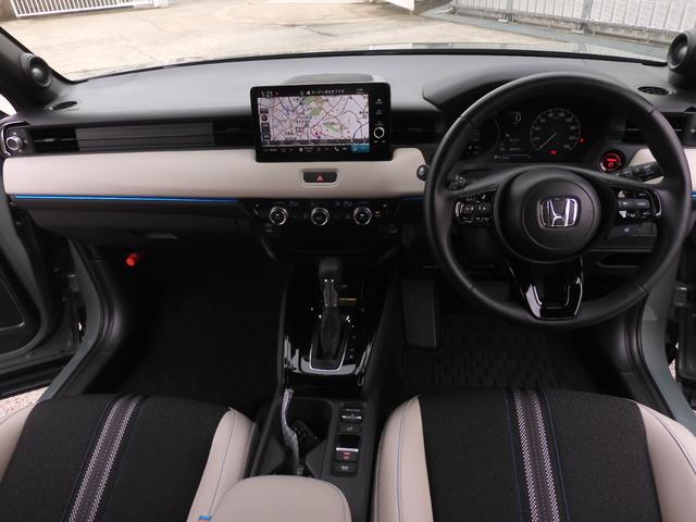 ヴェゼル e:HEVZ・PLaYパッケージ デモカー 9インチナビ 全周囲カメラ ドラレコ ETC2.0対応 アダプティブクルーズコントロール シートヒーター Bluetooth LEDヘッドライト 減速セレクター 純正アルミホイール 禁煙車(8枚目)