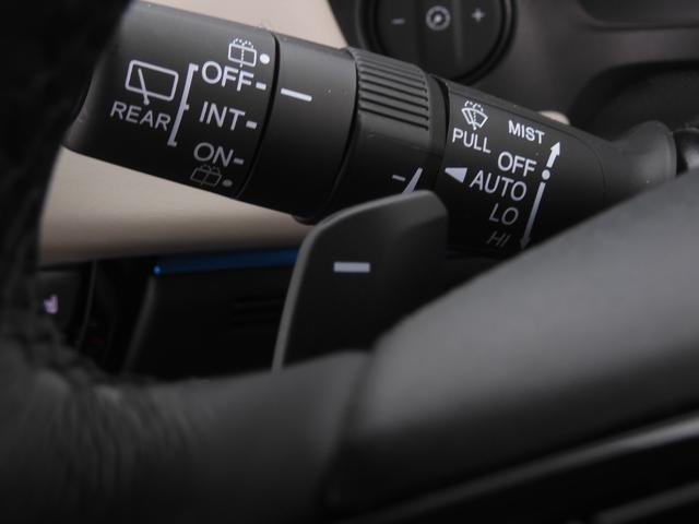 ヴェゼル e:HEVZ・PLaYパッケージ デモカー 9インチナビ 全周囲カメラ ドラレコ ETC2.0対応 アダプティブクルーズコントロール シートヒーター Bluetooth LEDヘッドライト 減速セレクター 純正アルミホイール 禁煙車(19枚目)