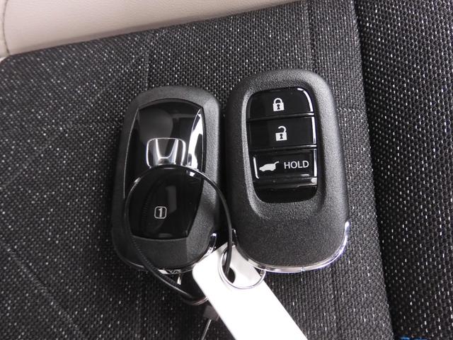 ヴェゼル e:HEVZ・PLaYパッケージ デモカー 9インチナビ 全周囲カメラ ドラレコ ETC2.0対応 アダプティブクルーズコントロール シートヒーター Bluetooth LEDヘッドライト 減速セレクター 純正アルミホイール 禁煙車(62枚目)