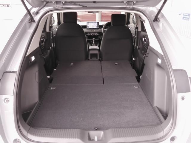 リアシートを使用しない時はこの通り更に広々ラゲッジスペースの出来上がりです、たくさんの荷物が積み込み可能です！