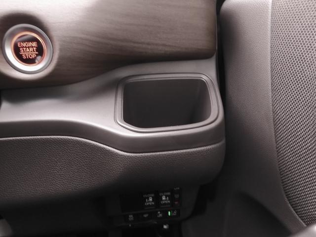 フリード G・ホンダセンシング ワンオーナー車 純正7インチナビ(VXM-224VFi) フルセグTV リアカメラ ETC(ナビ連動)衝突軽減ブレーキ 両側電動ドア シートヒーター ウォークスルー キャンプシート LEDオートライト(56枚目)