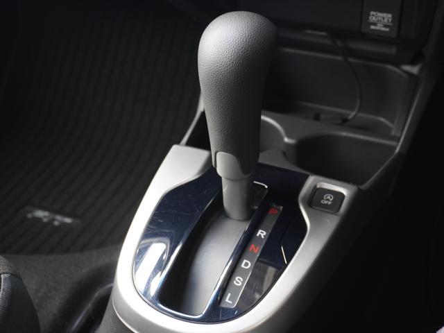 フィット 13G・Fパッケージ ワンオーナー車 純正7インチナビ(VXM-174VFXi) フルセグ リアカメラ ETC チップアップシート アイドリングストップ フロアマット CD DVD Bluetooth SD スマートキー(57枚目)