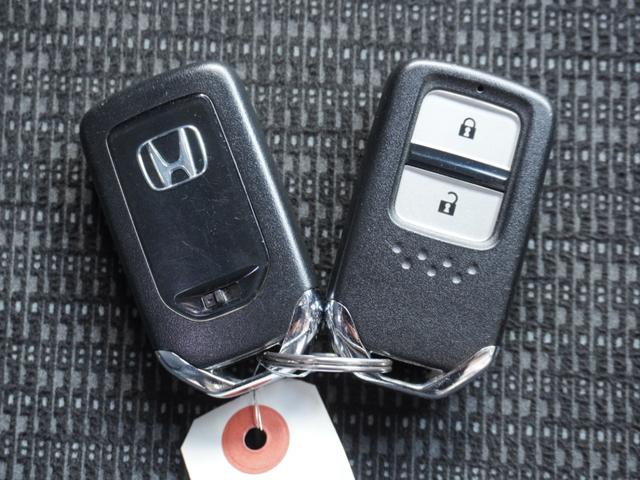 フィット 13G・Fパッケージ ワンオーナー車 純正7インチナビ(VXM-174VFXi) フルセグ リアカメラ ETC チップアップシート アイドリングストップ フロアマット CD DVD Bluetooth SD スマートキー(64枚目)