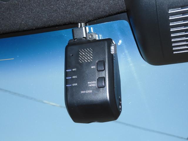 N-BOXカスタム L・スロープ 車いす用スロープ+電動ウィンチ 大画面8型CD録音フルセグナビ Rカメラ 前後ドラレコ ETC 8スピーカー 両側電動スライドドア オートサイドステップ Rパーキングセンサ LEDヘッド+フォグ 禁煙(6枚目)