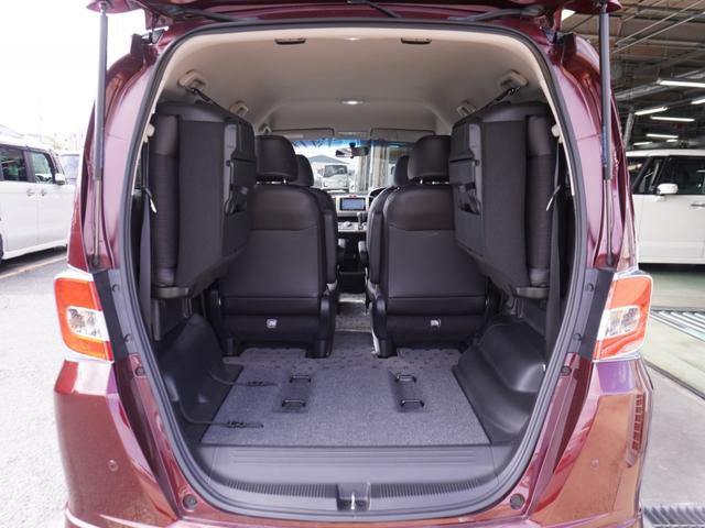 フリードハイブリッド ハイブリッドプレミアムエディション ワンオーナー 7インチナビ バックカメラ ETC クルーズコントロール 両側電動スライドドア Bluetooth ディスチャージドランプ オートエアコン 横滑り防止装置 盗難防止装置 禁煙車(11枚目)