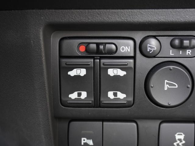 フリードハイブリッド ハイブリッドプレミアムエディション ワンオーナー 7インチナビ バックカメラ ETC クルーズコントロール 両側電動スライドドア Bluetooth ディスチャージドランプ オートエアコン 横滑り防止装置 盗難防止装置 禁煙車(16枚目)