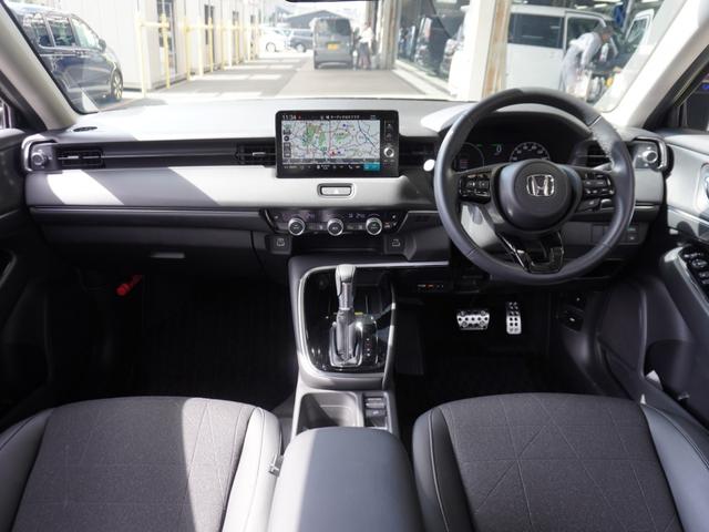 ヴェゼル ｅ：ＨＥＶＺ　ワンオーナー　９インチナビ　バックカメラ　ＥＴＣ２．０　アダプティブクルーズコントロール　シートヒーター　Ｂｌｕｅｔｏｏｔｈ　ＵＳＢ入力端子　ＬＥＤヘッドライト　衝突被害軽減ブレーキ　減速セレクター（7枚目）