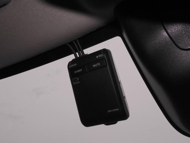 ヴェゼル ｅ：ＨＥＶＸ　ワンオーナー　８インチナビ　バックカメラ　ドラレコ　ＥＴＣ　アダプティブクルーズコントロール　Ｂｌｕｅｔｏｏｔｈ　ＵＳＢ入力端子　ＬＥＤヘッドライト　衝突被害軽減ブレーキ　純正アルミホイール　禁煙車（6枚目）