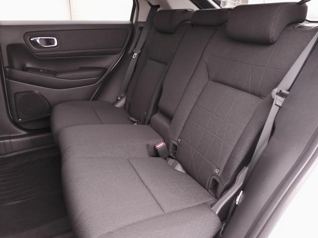 ヴェゼル ｅ：ＨＥＶＸ　ワンオーナー　８インチナビ　バックカメラ　ドラレコ　ＥＴＣ　アダプティブクルーズコントロール　Ｂｌｕｅｔｏｏｔｈ　ＵＳＢ入力端子　ＬＥＤヘッドライト　衝突被害軽減ブレーキ　純正アルミホイール　禁煙車（10枚目）