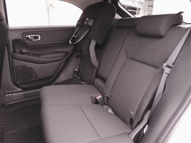 ヴェゼル ｅ：ＨＥＶＸ　ワンオーナー　８インチナビ　バックカメラ　ドラレコ　ＥＴＣ　アダプティブクルーズコントロール　Ｂｌｕｅｔｏｏｔｈ　ＵＳＢ入力端子　ＬＥＤヘッドライト　衝突被害軽減ブレーキ　純正アルミホイール　禁煙車（63枚目）