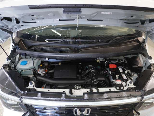 日常手を入れないエンジンルーム・タイヤハウス・ドア開口部など見えない所もキレイにしています。