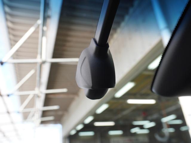 フィット ｅ：ＨＥＶクロスター　ワンオーナー　９インチナビ　バックカメラ　ドラレコ　ＥＴＣ　アダプティブクルーズコントロール　Ｂｌｕｅｔｏｏｔｈ　ＵＳＢ入力端子　ＬＥＤヘッドライト　衝突被害軽減ブレーキ　純正アルミホイール　禁煙車（5枚目）