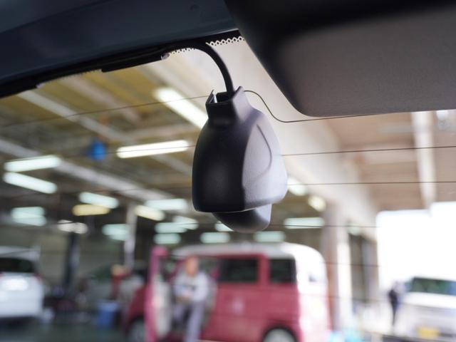 フィット ｅ：ＨＥＶクロスター　ワンオーナー　９インチナビ　バックカメラ　ドラレコ　ＥＴＣ　アダプティブクルーズコントロール　Ｂｌｕｅｔｏｏｔｈ　ＵＳＢ入力端子　ＬＥＤヘッドライト　衝突被害軽減ブレーキ　純正アルミホイール　禁煙車（6枚目）