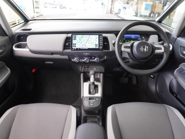 フィット ｅ：ＨＥＶクロスター　ワンオーナー　９インチナビ　バックカメラ　ドラレコ　ＥＴＣ　アダプティブクルーズコントロール　Ｂｌｕｅｔｏｏｔｈ　ＵＳＢ入力端子　ＬＥＤヘッドライト　衝突被害軽減ブレーキ　純正アルミホイール　禁煙車（9枚目）