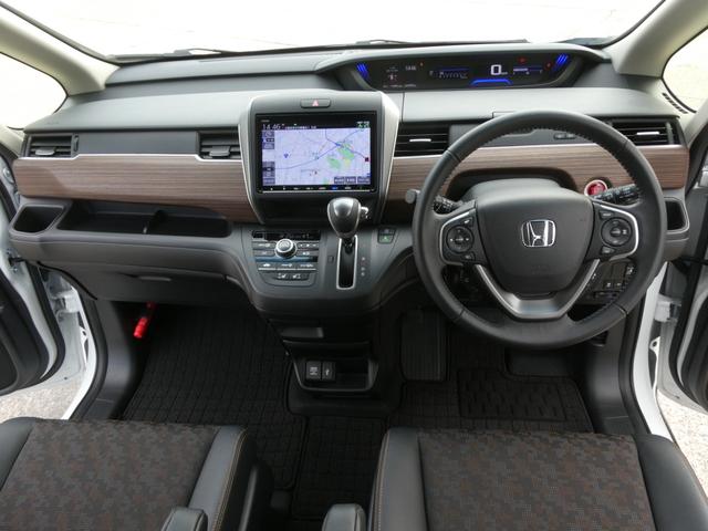 フリード クロスター　４ＷＤ　ワンオーナー　９インチナビ　バックカメラ　ＥＴＣ　アダプティブクルーズコントロール　両側電動スライドドア　シートヒーター　Ｂｌｕｅｔｏｏｔｈ　ＬＥＤヘッドライト　衝突被害軽減ブレーキ　禁煙車（7枚目）