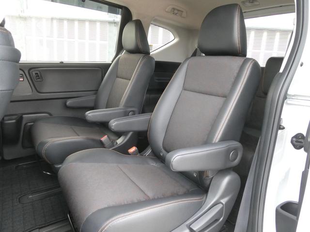 フリード クロスター　４ＷＤ　ワンオーナー　９インチナビ　バックカメラ　ＥＴＣ　アダプティブクルーズコントロール　両側電動スライドドア　シートヒーター　Ｂｌｕｅｔｏｏｔｈ　ＬＥＤヘッドライト　衝突被害軽減ブレーキ　禁煙車（9枚目）