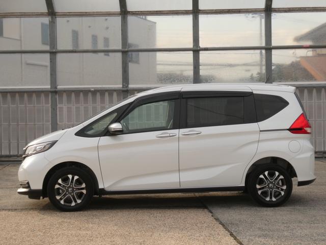 フリード クロスター　４ＷＤ　ワンオーナー　９インチナビ　バックカメラ　ＥＴＣ　アダプティブクルーズコントロール　両側電動スライドドア　シートヒーター　Ｂｌｕｅｔｏｏｔｈ　ＬＥＤヘッドライト　衝突被害軽減ブレーキ　禁煙車（15枚目）