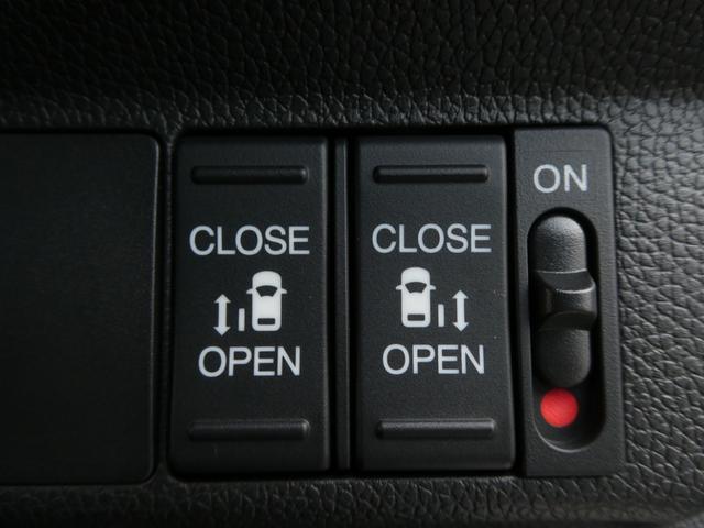 フリード クロスター　４ＷＤ　ワンオーナー　９インチナビ　バックカメラ　ＥＴＣ　アダプティブクルーズコントロール　両側電動スライドドア　シートヒーター　Ｂｌｕｅｔｏｏｔｈ　ＬＥＤヘッドライト　衝突被害軽減ブレーキ　禁煙車（16枚目）