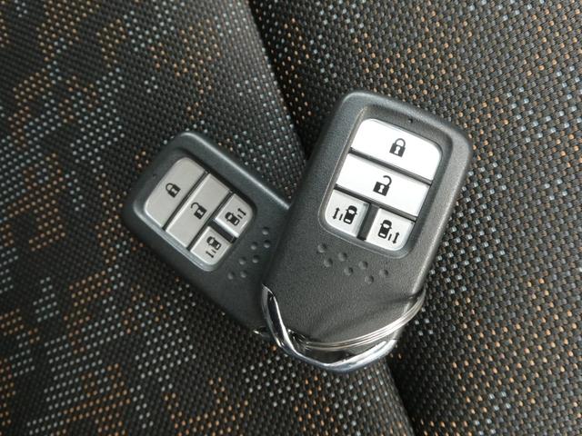 フリード クロスター　４ＷＤ　ワンオーナー　９インチナビ　バックカメラ　ＥＴＣ　アダプティブクルーズコントロール　両側電動スライドドア　シートヒーター　Ｂｌｕｅｔｏｏｔｈ　ＬＥＤヘッドライト　衝突被害軽減ブレーキ　禁煙車（18枚目）