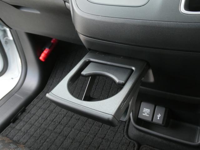 フリード クロスター　４ＷＤ　ワンオーナー　９インチナビ　バックカメラ　ＥＴＣ　アダプティブクルーズコントロール　両側電動スライドドア　シートヒーター　Ｂｌｕｅｔｏｏｔｈ　ＬＥＤヘッドライト　衝突被害軽減ブレーキ　禁煙車（61枚目）