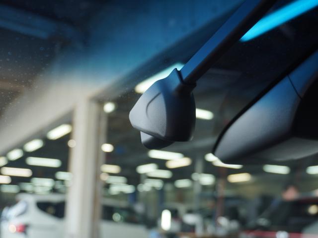 オデッセイハイブリッド ｅ：ＨＥＶアブソルート・ＥＸ　ワンオーナー　１０インチナビ　全周囲カメラ　ドラレコ　ＥＴＣ２．０　アダプティブクルーズコントロール　両側電動スライドドア　シートヒーター　オットマン　ジェスチャーコントロールパワースライドドア（7枚目）