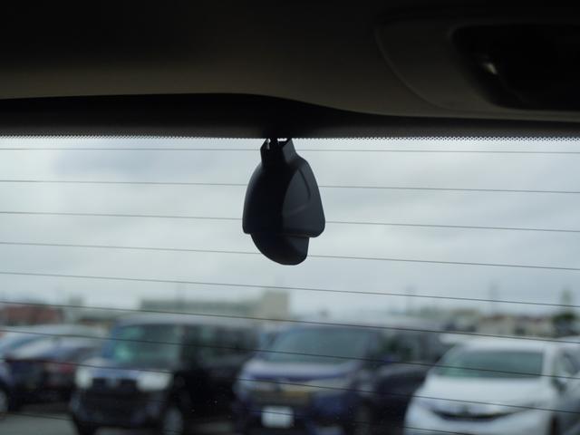 オデッセイハイブリッド ｅ：ＨＥＶアブソルート・ＥＸ　ワンオーナー　１０インチナビ　全周囲カメラ　ドラレコ　ＥＴＣ２．０　アダプティブクルーズコントロール　両側電動スライドドア　シートヒーター　オットマン　ジェスチャーコントロールパワースライドドア（8枚目）