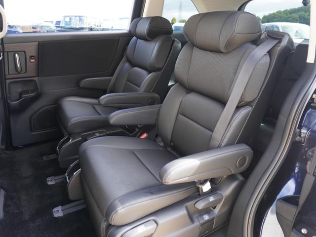 オデッセイハイブリッド ｅ：ＨＥＶアブソルート・ＥＸ　ワンオーナー　１０インチナビ　全周囲カメラ　ドラレコ　ＥＴＣ２．０　アダプティブクルーズコントロール　両側電動スライドドア　シートヒーター　オットマン　ジェスチャーコントロールパワースライドドア（11枚目）