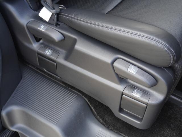 オデッセイハイブリッド ｅ：ＨＥＶアブソルート・ＥＸ　ワンオーナー　１０インチナビ　全周囲カメラ　ドラレコ　ＥＴＣ２．０　アダプティブクルーズコントロール　両側電動スライドドア　シートヒーター　オットマン　ジェスチャーコントロールパワースライドドア（44枚目）