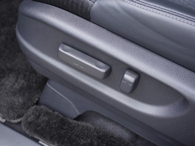 オデッセイハイブリッド ｅ：ＨＥＶアブソルート・ＥＸ　ワンオーナー　１０インチナビ　全周囲カメラ　ドラレコ　ＥＴＣ２．０　アダプティブクルーズコントロール　両側電動スライドドア　シートヒーター　オットマン　ジェスチャーコントロールパワースライドドア（70枚目）