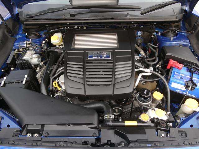 ◆エンジンルーム◆車の心臓部分のエンジンルームが汚いとトラブルの基になります。当店は専用の液剤を使って徹底的に綺麗にします。