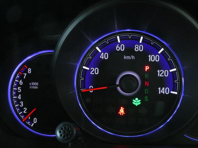 ◆メーターパネル◆視認性の良いシンプルなメーターデザインはドライバーに情報をわかりやすく伝えてくれます。